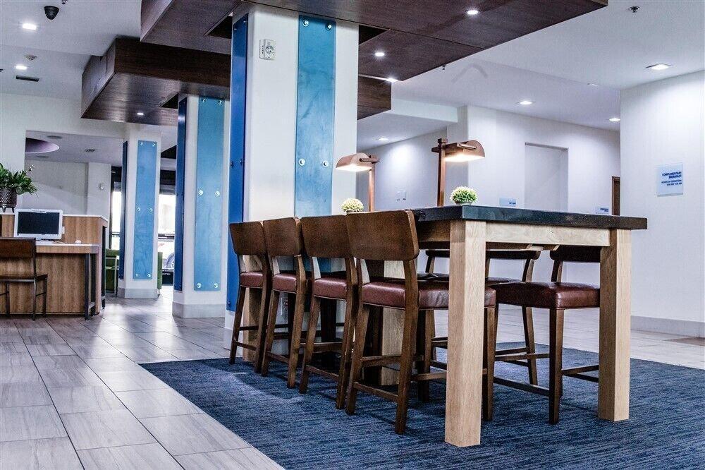 Holiday Inn Express And Suites Beeville By Ihg Exteriör bild