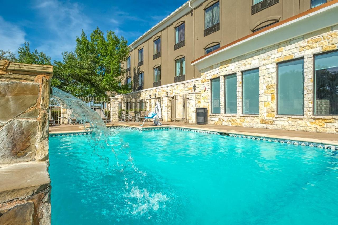 Holiday Inn Express And Suites Beeville By Ihg Exteriör bild
