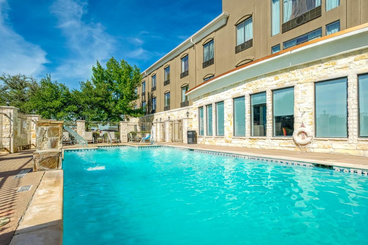 Holiday Inn Express And Suites Beeville By Ihg Exteriör bild