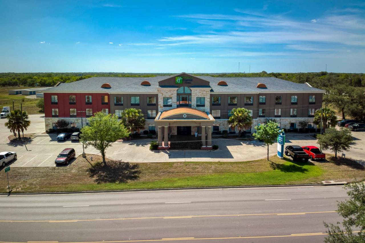 Holiday Inn Express And Suites Beeville By Ihg Exteriör bild