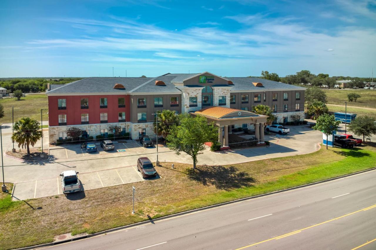 Holiday Inn Express And Suites Beeville By Ihg Exteriör bild