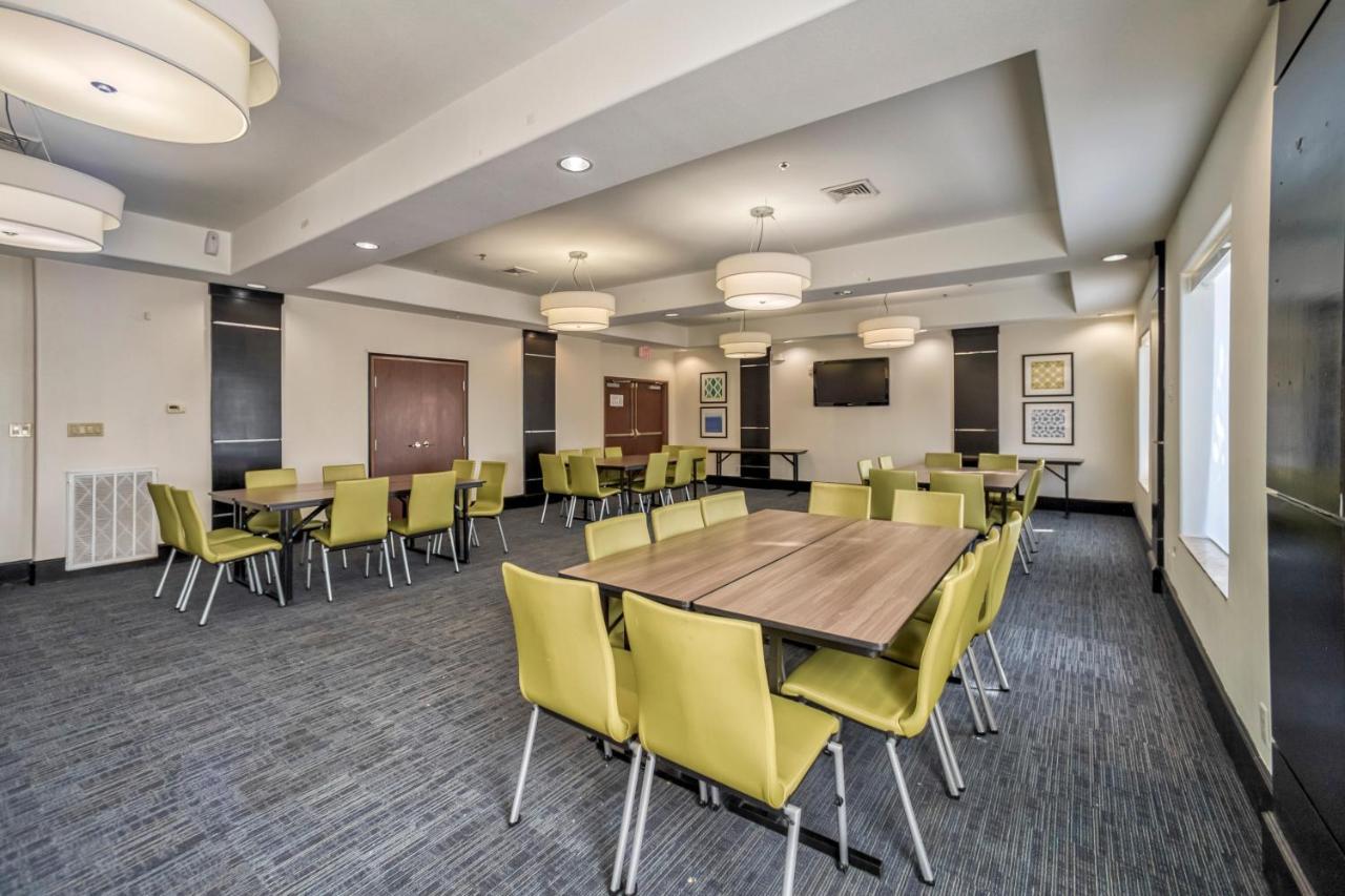 Holiday Inn Express And Suites Beeville By Ihg Exteriör bild
