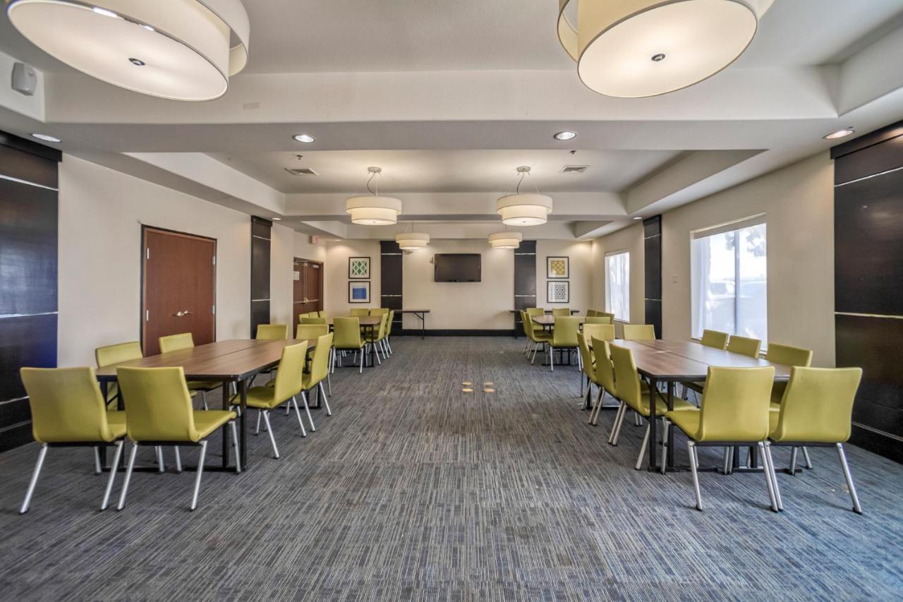 Holiday Inn Express And Suites Beeville By Ihg Exteriör bild