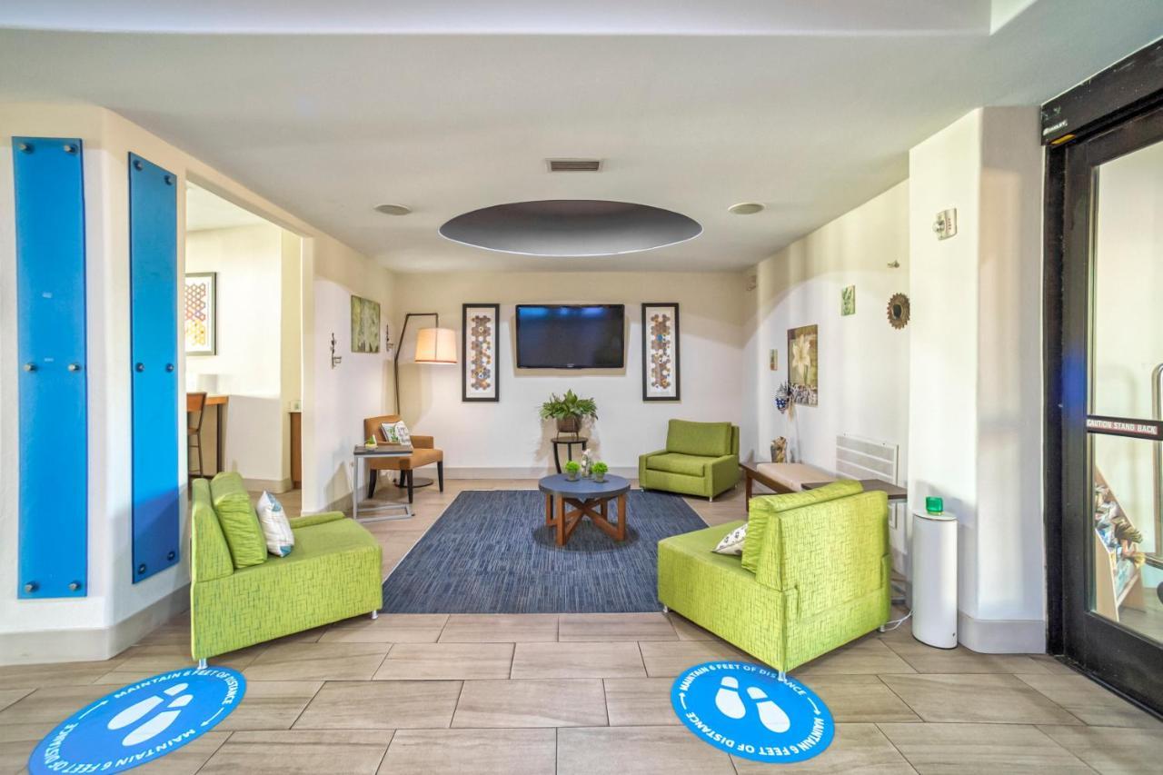 Holiday Inn Express And Suites Beeville By Ihg Exteriör bild