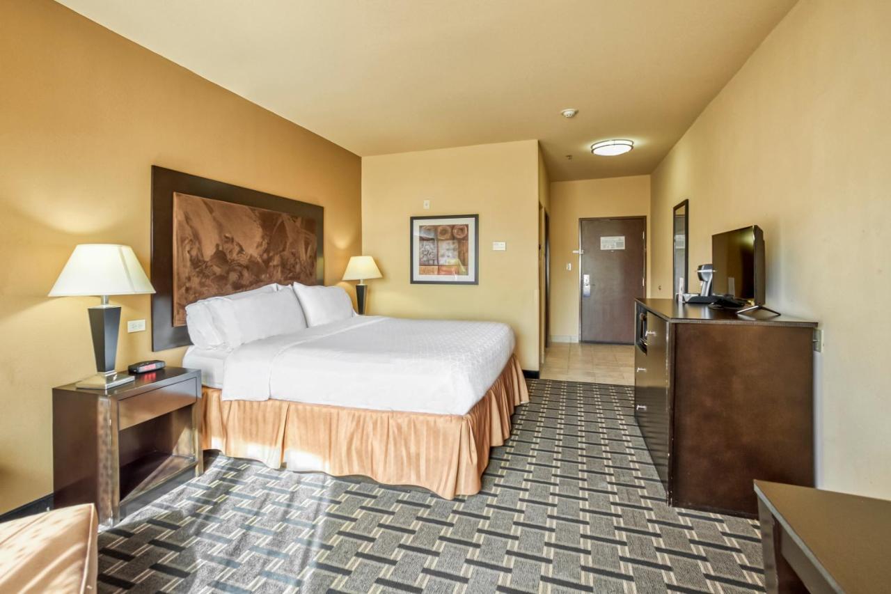 Holiday Inn Express And Suites Beeville By Ihg Exteriör bild