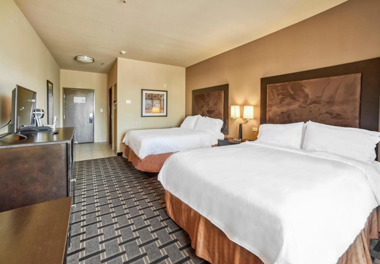Holiday Inn Express And Suites Beeville By Ihg Exteriör bild
