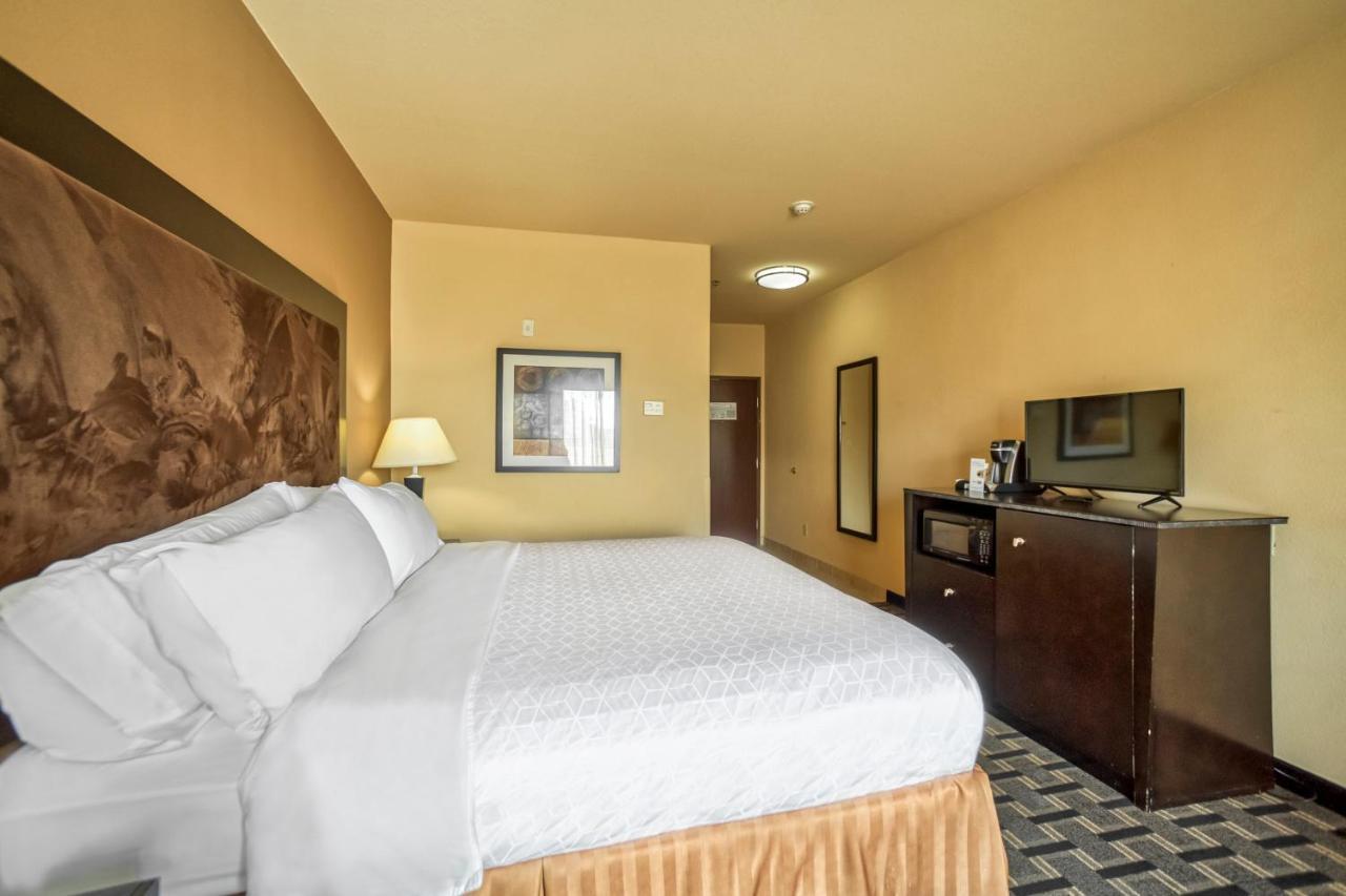 Holiday Inn Express And Suites Beeville By Ihg Exteriör bild