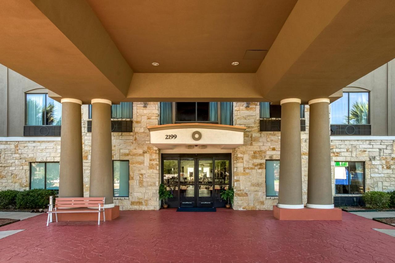 Holiday Inn Express And Suites Beeville By Ihg Exteriör bild