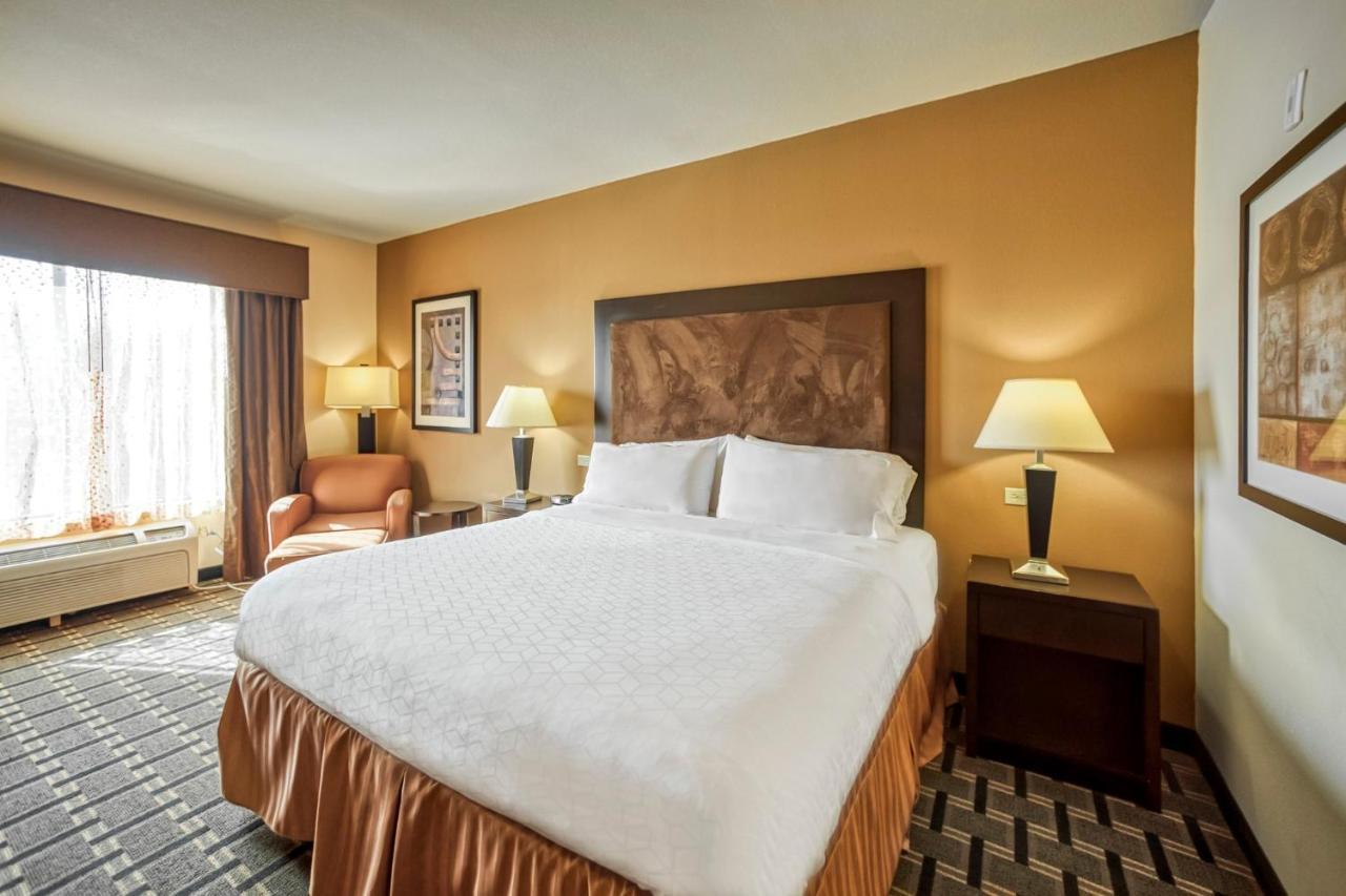 Holiday Inn Express And Suites Beeville By Ihg Exteriör bild