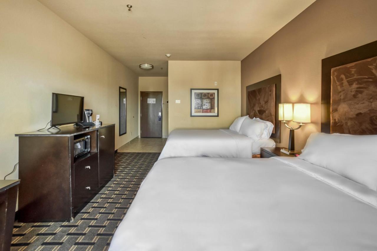 Holiday Inn Express And Suites Beeville By Ihg Exteriör bild