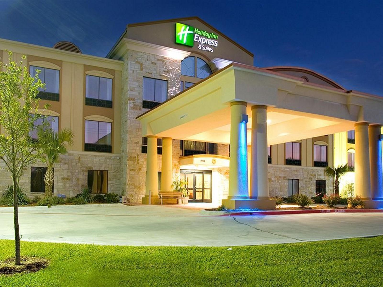 Holiday Inn Express And Suites Beeville By Ihg Exteriör bild