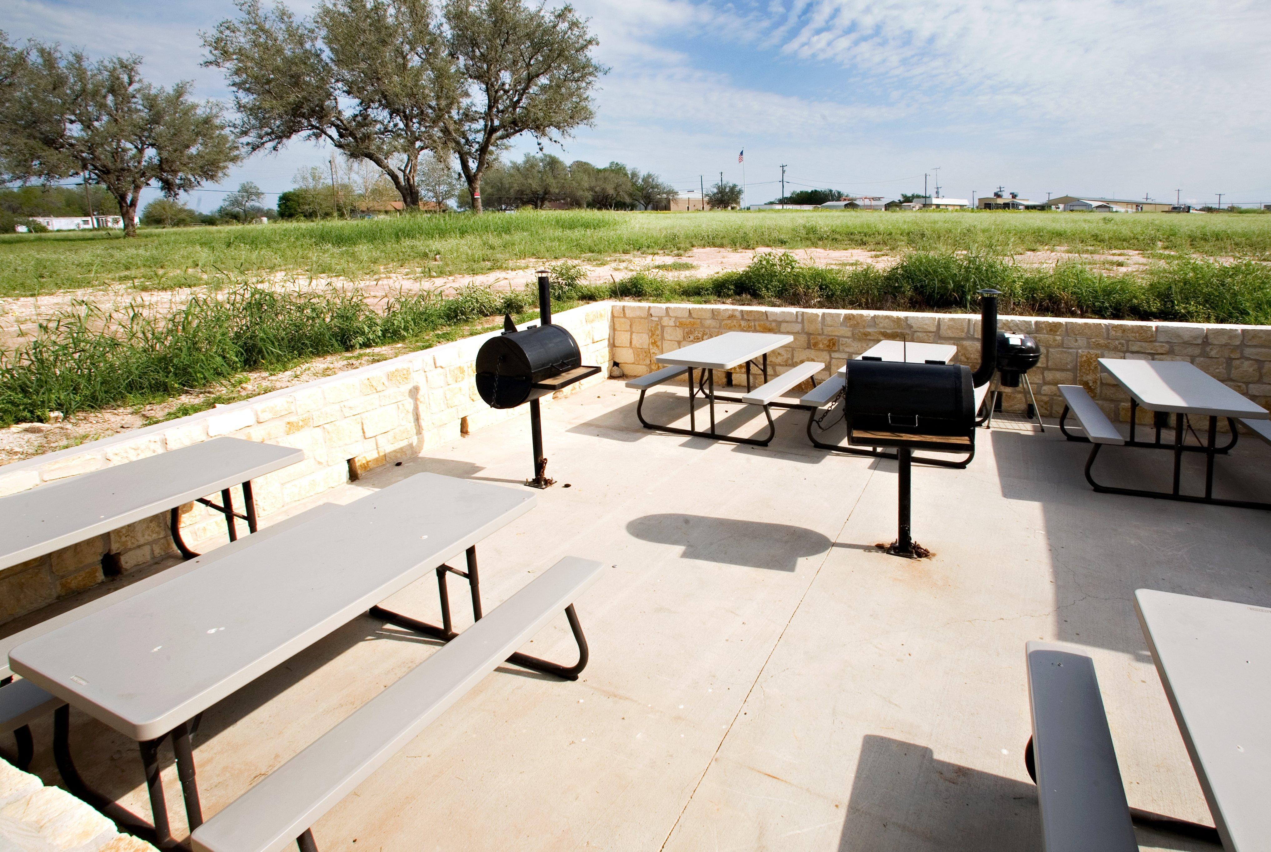 Holiday Inn Express And Suites Beeville By Ihg Exteriör bild