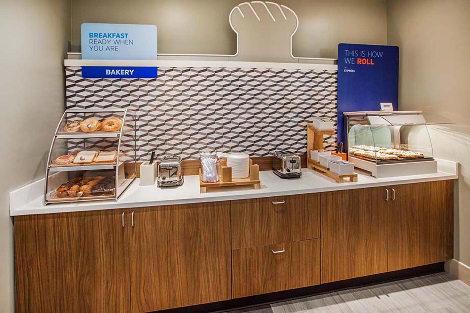 Holiday Inn Express And Suites Beeville By Ihg Exteriör bild