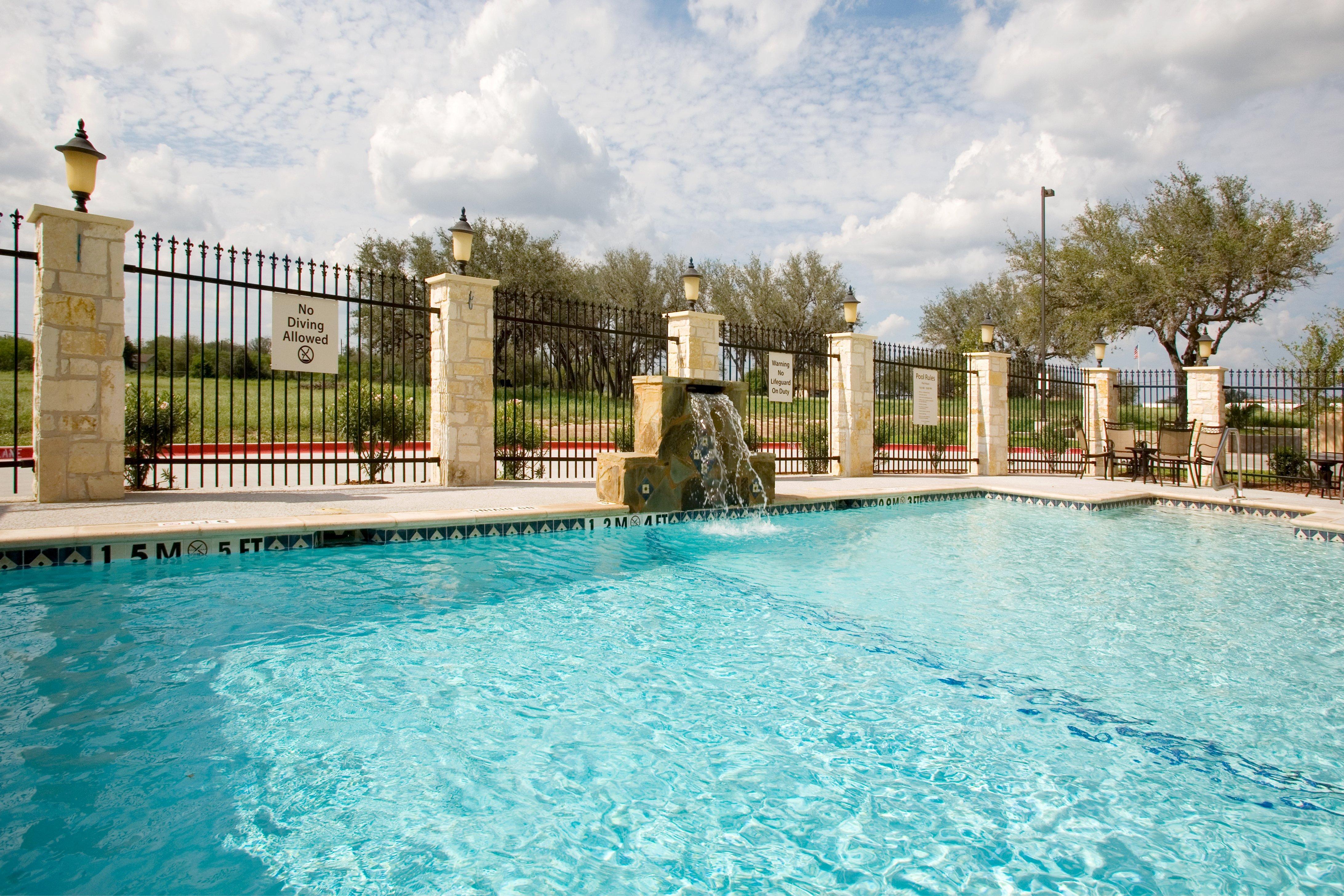 Holiday Inn Express And Suites Beeville By Ihg Exteriör bild