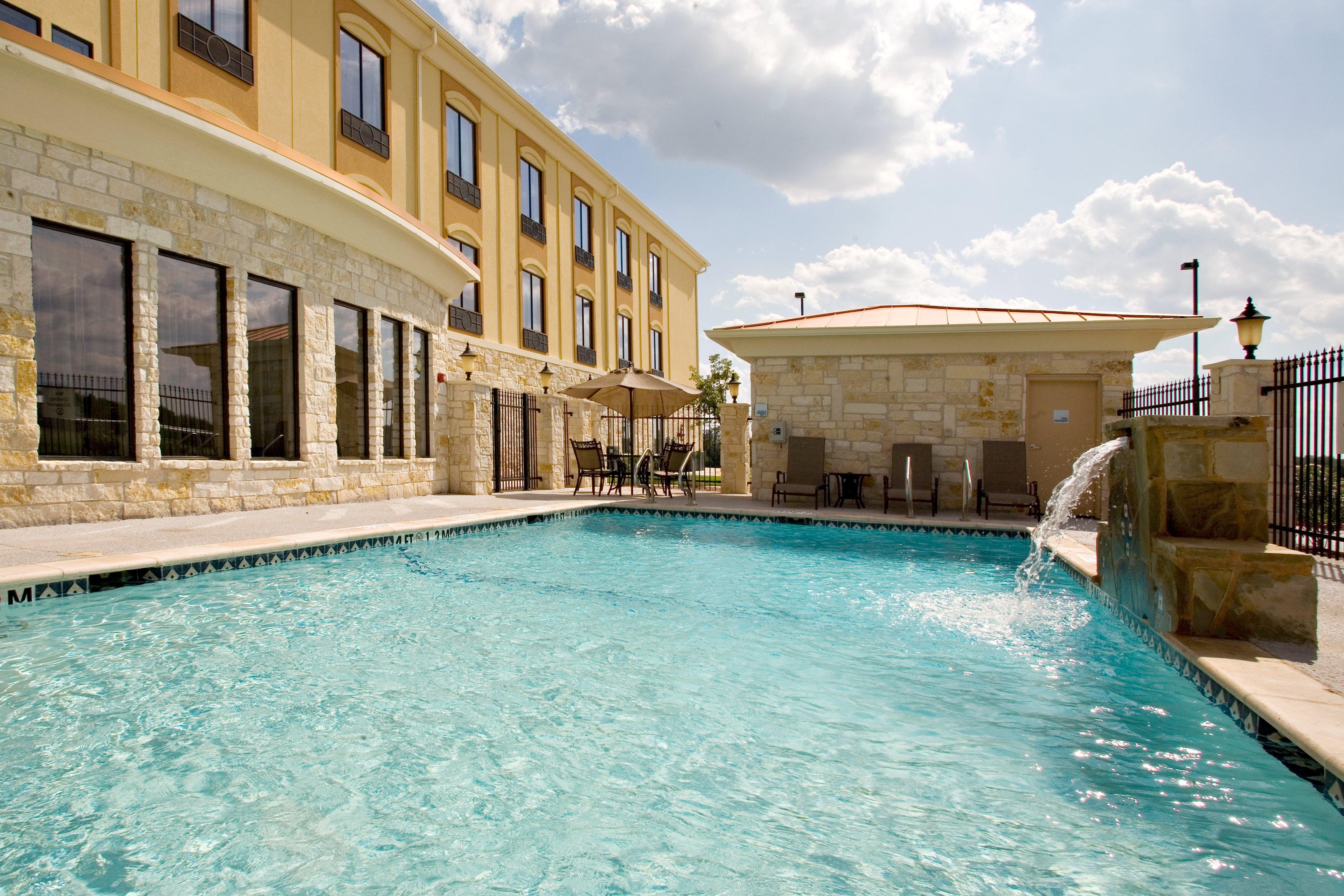 Holiday Inn Express And Suites Beeville By Ihg Exteriör bild