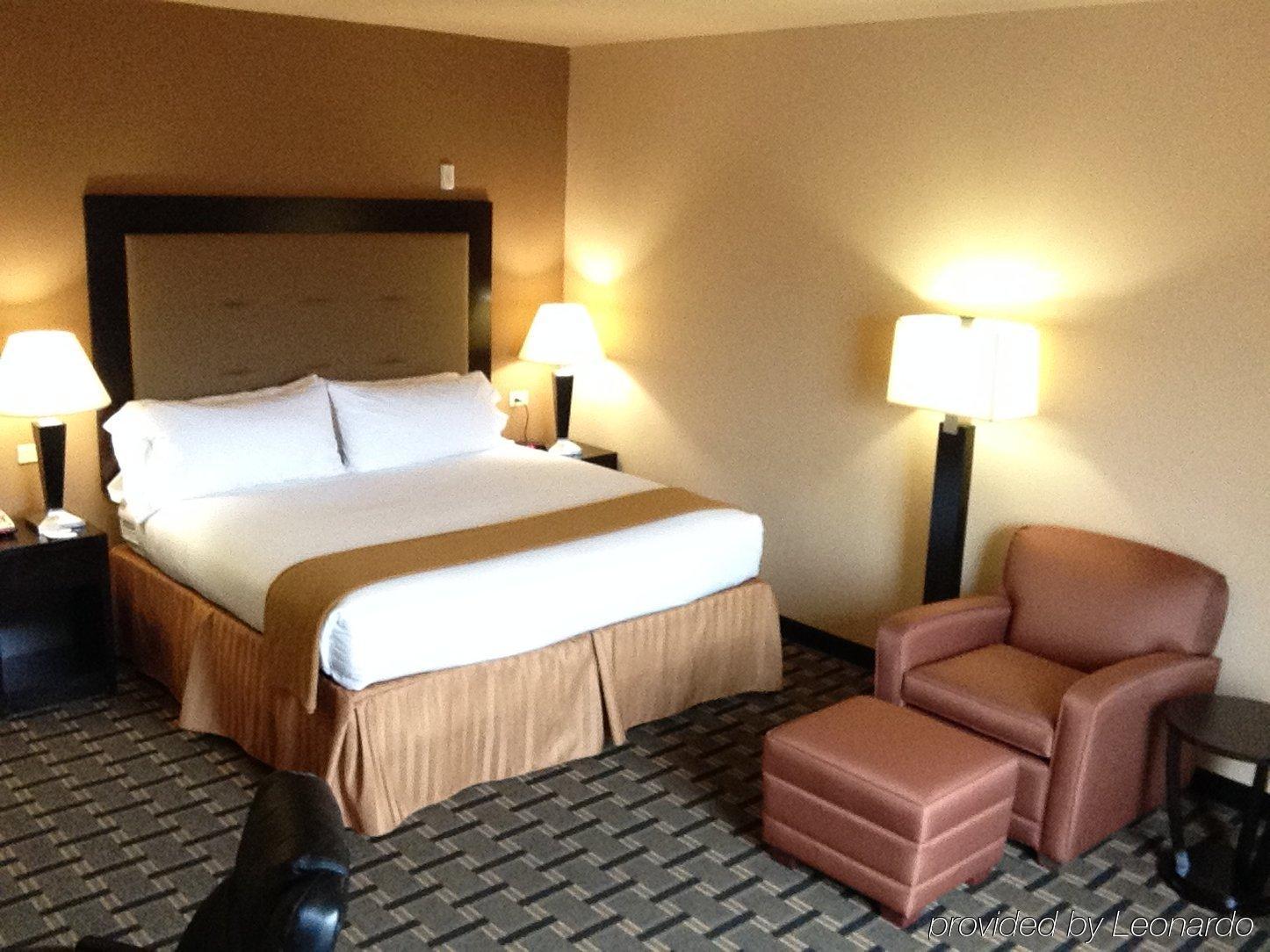 Holiday Inn Express And Suites Beeville By Ihg Exteriör bild